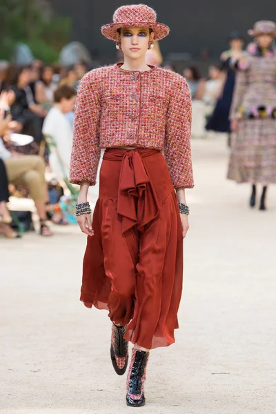 Look 28